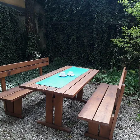 Gasthuis Trdinova Base *